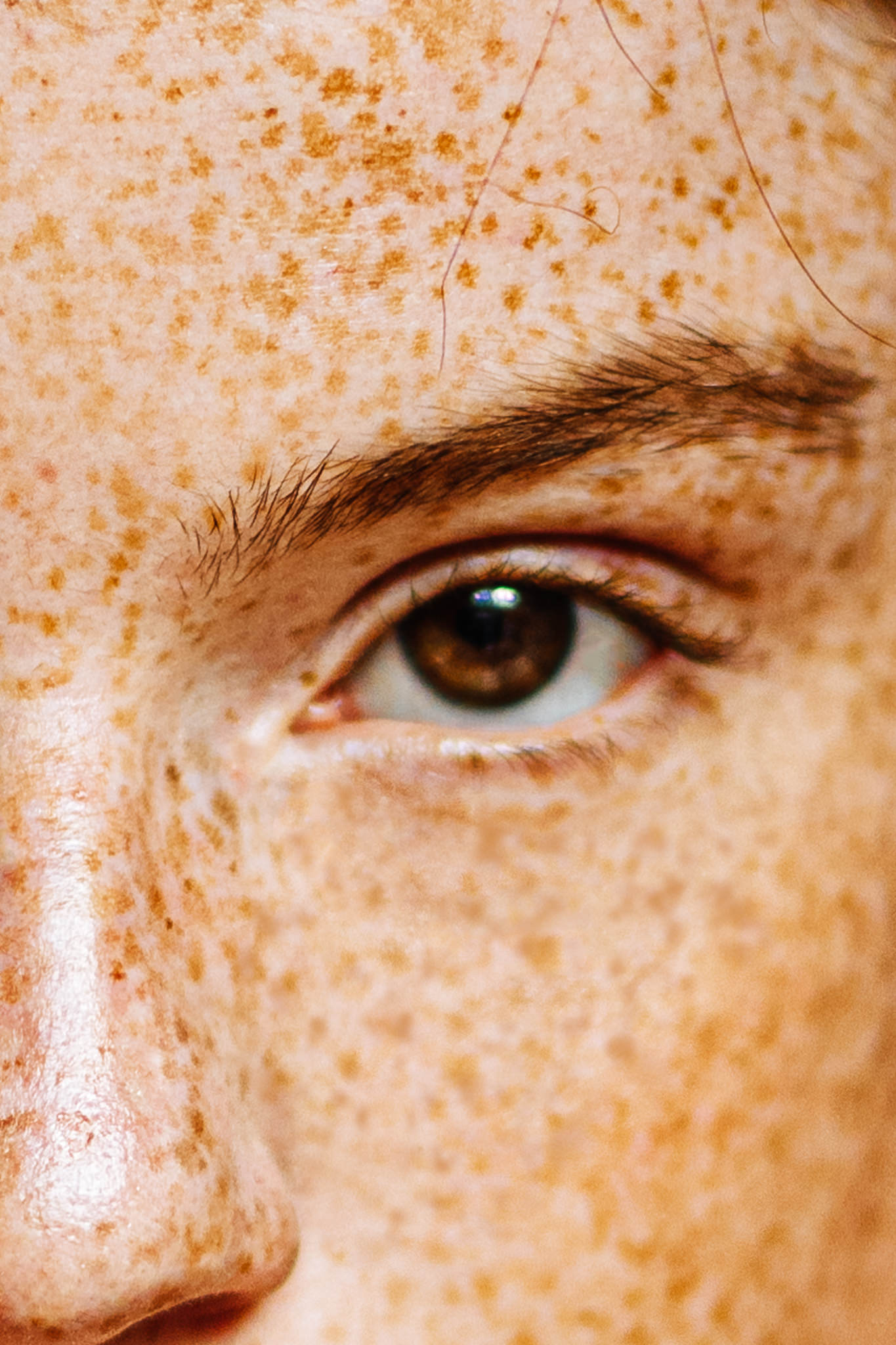 Portraits-Amsterdam-redhead-dutch-freckles-photography-photographer-close-up